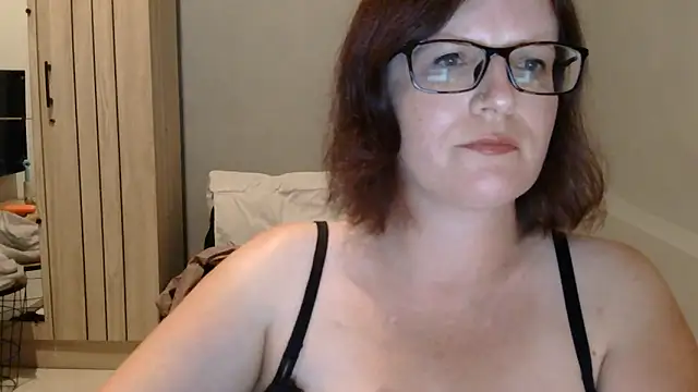 CrimsonMistress online show from 15, 10, 2025