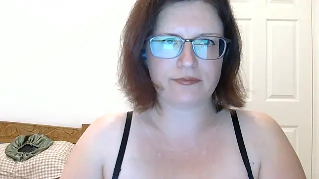 CrimsonMistress online show from 19, 12, 2025