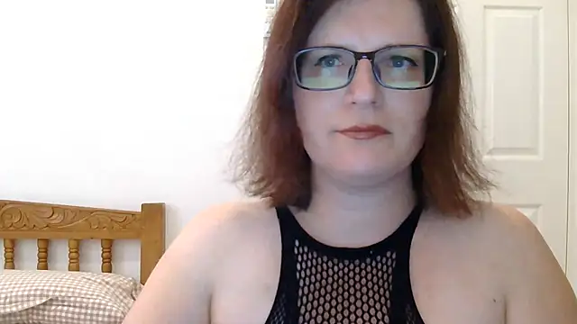 CrimsonMistress online show from 25, 11, 2025