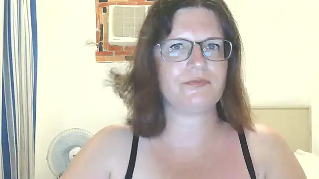 CrimsonMistress online show from 28, 4, 2026