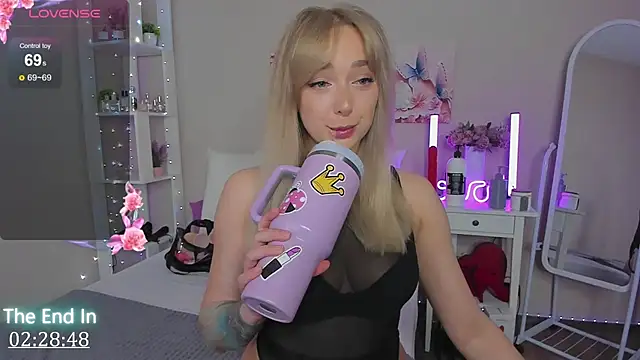 Snapshot of MissLisaX chatting on 11, 9, 2025 MissLisaX online show from 11, 9, 2025