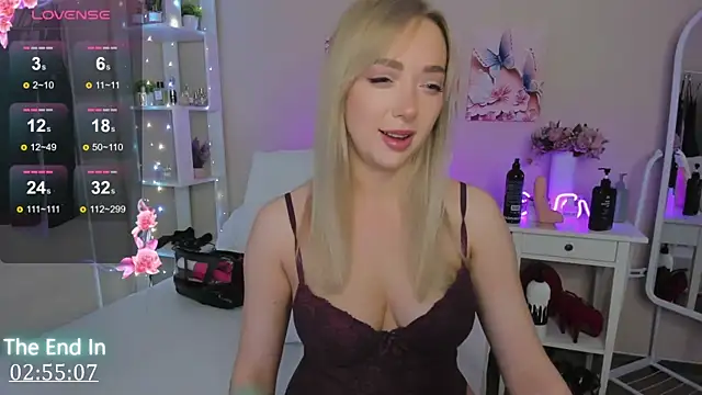 Snapshot of MissLisaX chatting on 2, 10, 2025 MissLisaX online show from 2, 10, 2025