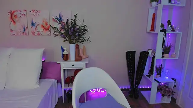Snapshot of MissLisaX chatting on 13, 6, 2026 MissLisaX online show from 13, 6, 2026