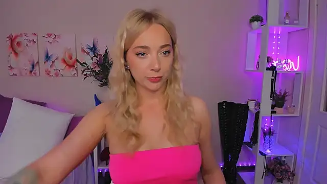 Snapshot of MissLisaX chatting on 11, 7, 2026 MissLisaX online show from 11, 7, 2026