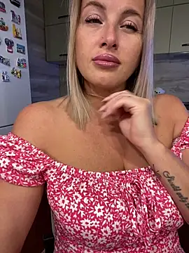 Snapshot of Cute_Hot_Alice chatting on 5, 7, 2026 Cute Hot Alice online show from 5, 7, 2026