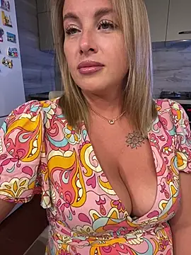 Snapshot of Cute_Hot_Alice chatting on 27, 6, 2026 Cute Hot Alice online show from 27, 6, 2026