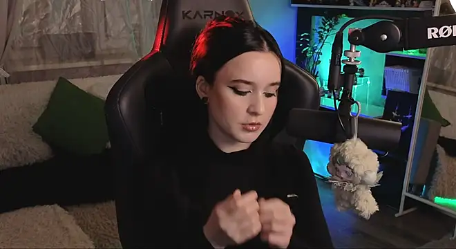 KiraLiLime online show from 28, 11, 2025