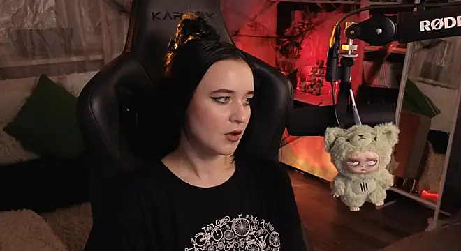 KiraLiLime online show from 2, 11, 2025