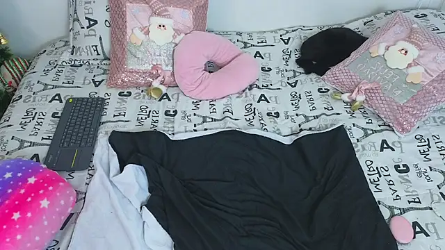 Snapshot of Lorenne_Miller chatting on 26, 12, 2024 Lorenne Miller online show from 26, 12, 2024