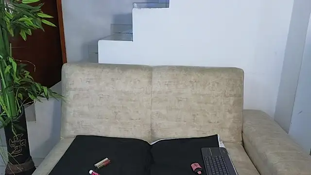 Snapshot of Lorenne_Miller chatting on 11, 11, 2025 Lorenne Miller online show from 11, 11, 2025