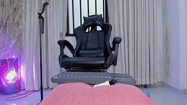 BridgetRodriguez online show from 18, 9, 2025