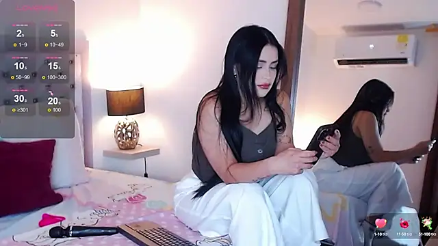 sarascottt online show from 10, 9, 2025