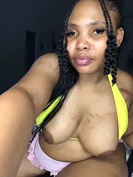 Snapshot of Anaelle24 chatting on 4, 3, 2025 Anaelle24 online show from 4, 3, 2025