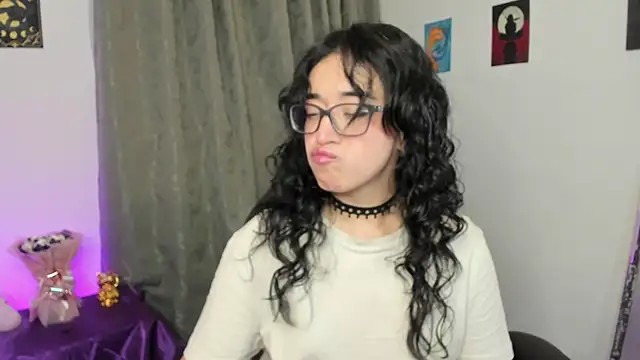Snapshot of indra_cam chatting on 13, 7, 2026 indra cam online show from 13, 7, 2026