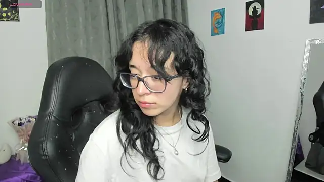 Snapshot of indra_cam chatting on 5, 6, 2026 indra cam online show from 5, 6, 2026