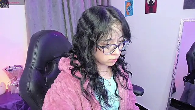 Snapshot of indra_cam chatting on 3, 6, 2026 indra cam online show from 3, 6, 2026