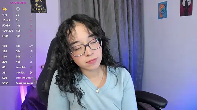 Snapshot of indra_cam chatting on 9, 7, 2026 indra cam online show from 9, 7, 2026