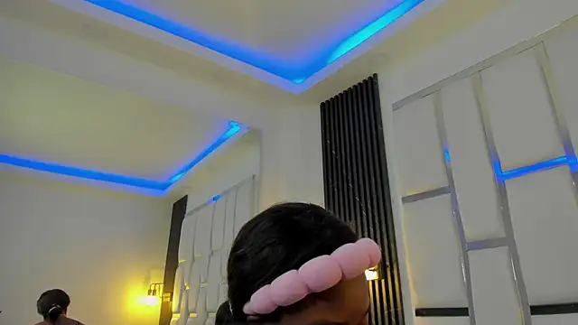 mia schwarz online show from 9, 10, 2025