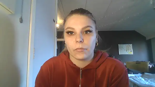 Snapshot of PetiteB_Official chatting on 4, 2, 2025 PetiteB Official online show from 4, 2, 2025