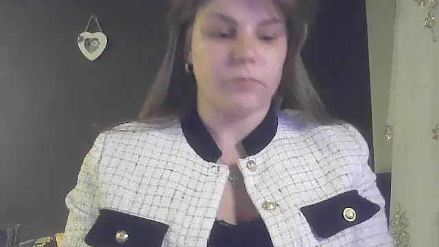 Snapshot of PetiteB_Official chatting on 27, 2, 2026 PetiteB Official online show from 27, 2, 2026