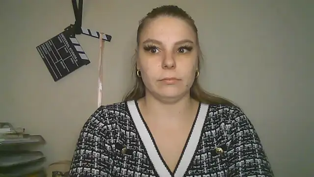 Snapshot of PetiteB_Official chatting on 8, 2, 2025 PetiteB Official online show from 8, 2, 2025