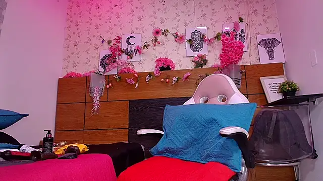 Snapshot of aisha_sh chatting on 13, 9, 2025 aisha sh online show from 13, 9, 2025