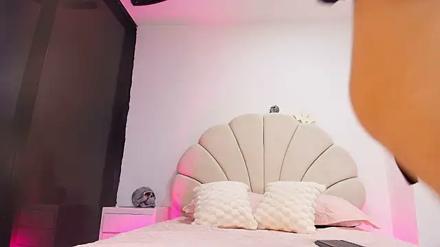 Snapshot of aisha_sh chatting on 28, 10, 2025 aisha sh online show from 28, 10, 2025