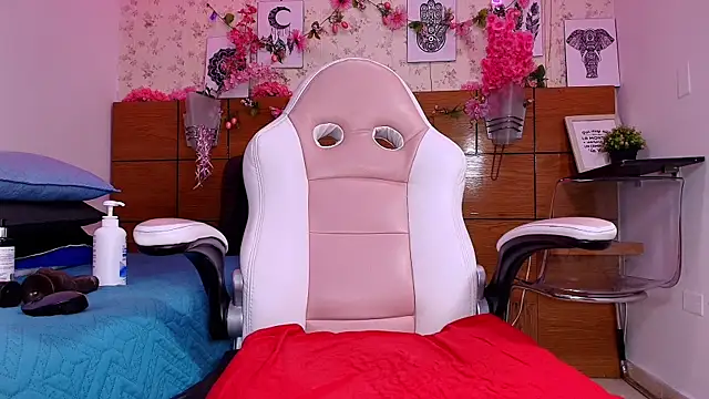 Snapshot of aisha_sh chatting on 12, 9, 2025 aisha sh online show from 12, 9, 2025