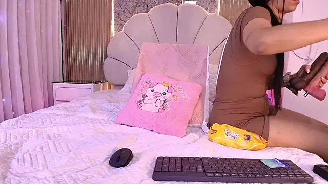 Snapshot of aisha_sh chatting on 7, 11, 2025 aisha sh online show from 7, 11, 2025