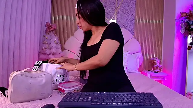 Snapshot of aisha_sh chatting on 25, 11, 2025 aisha sh online show from 25, 11, 2025