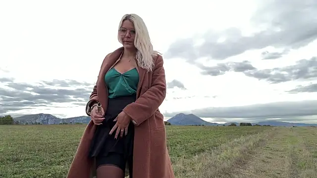 EmyLana online show from 25, 10, 2025