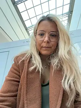 EmyLana online show from 30, 10, 2025