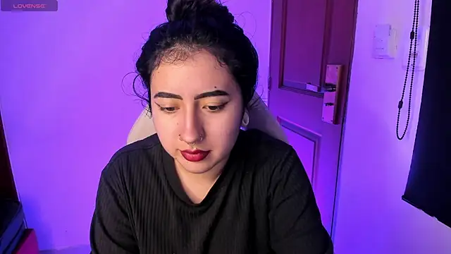 larissa01  online show from 28, 9, 2025