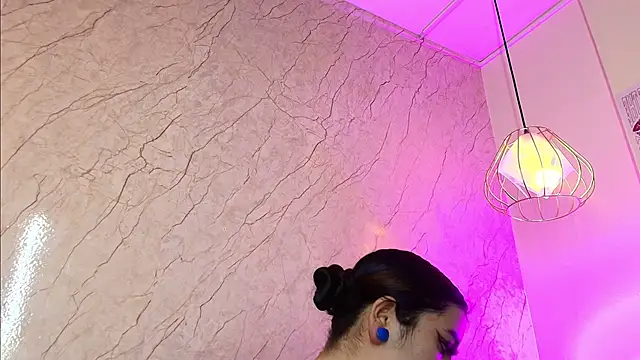 larissa01  online show from 1, 10, 2025