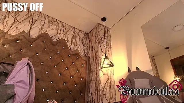 larissa01  online show from 9, 11, 2025