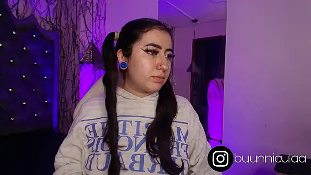 larissa01  online show from 19, 9, 2025