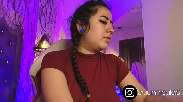 larissa01  online show from 10, 9, 2025