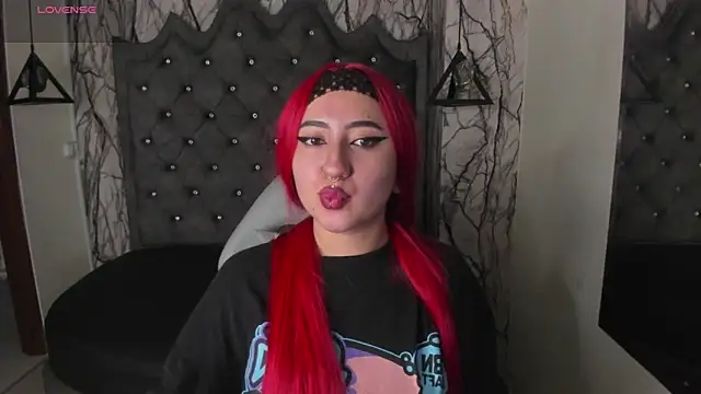 larissa01  online show from 8, 3, 2025