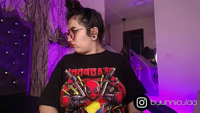 larissa01  online show from 4, 10, 2025