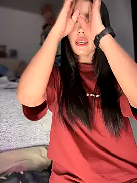 Snapshot of -Loren- chatting on 4, 12, 2025 -Loren- online show from 4, 12, 2025