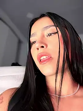 Snapshot of -Loren- chatting on 8, 1, 2026 -Loren- online show from 8, 1, 2026