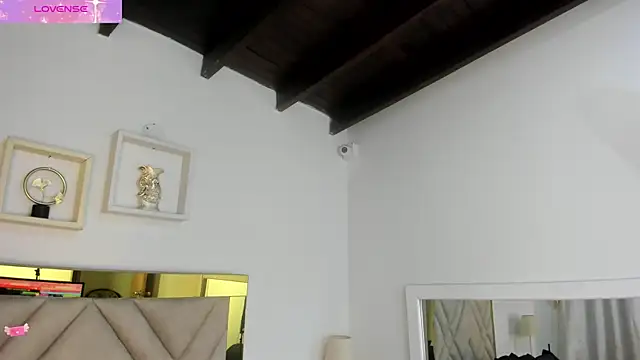 ariana-martins online show from 7, 3, 2025