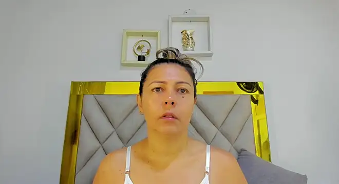 ariana-martins online show from 25, 9, 2025