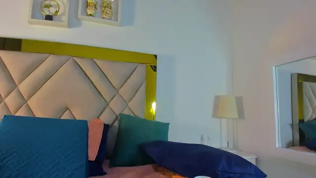 ariana-martins online show from 5, 11, 2025