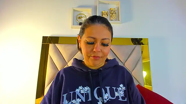 ariana-martins online show from 13, 11, 2025