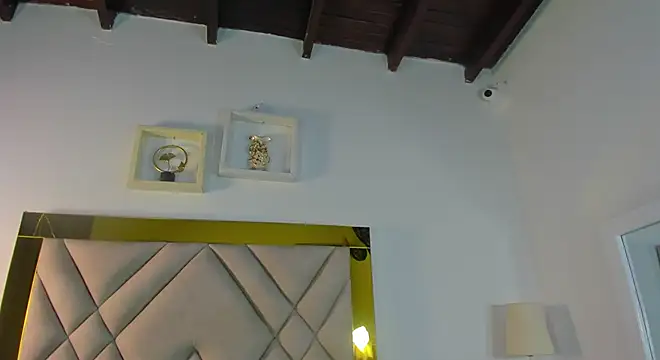 ariana-martins online show from 17, 10, 2025