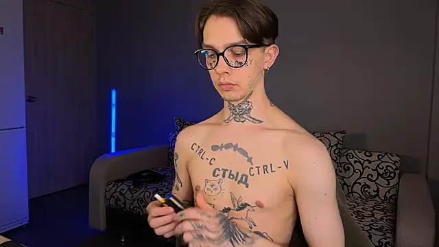 Snapshot of anahori__simon chatting on 13, 3, 2025 anahori simon online show from 13, 3, 2025