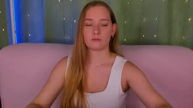Snapshot of AlinaVice chatting on 10, 7, 2026 AlinaVice online show from 10, 7, 2026