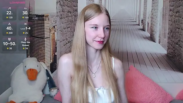 Cutieblondegirl online show from 2, 4, 2026