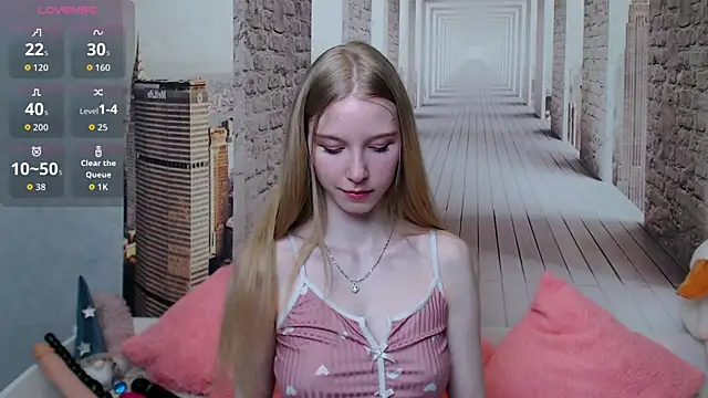 Cutieblondegirl online show from 28, 3, 2026